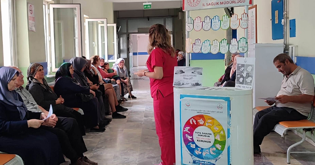 Serinhisar Devlet Hastanesi’nde hastalara hijyen ve sağlıklı beslenme eğitimi verildi