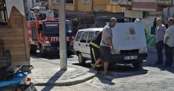 Denizli’de hareket halindeki otomobil alev aldı 