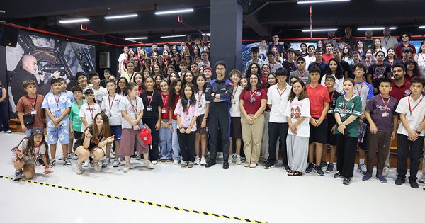 Astronot Atasever gençlerle buluştu