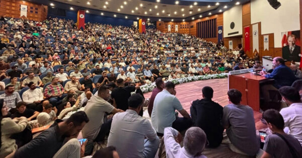 Dr. Ömer Demirbağ’ın konferansına salon yetmedi
