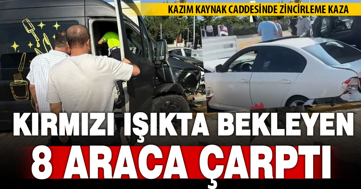 Minibüs şoförü, kırmızı ışıkta bekleyen 8 araca çarptı