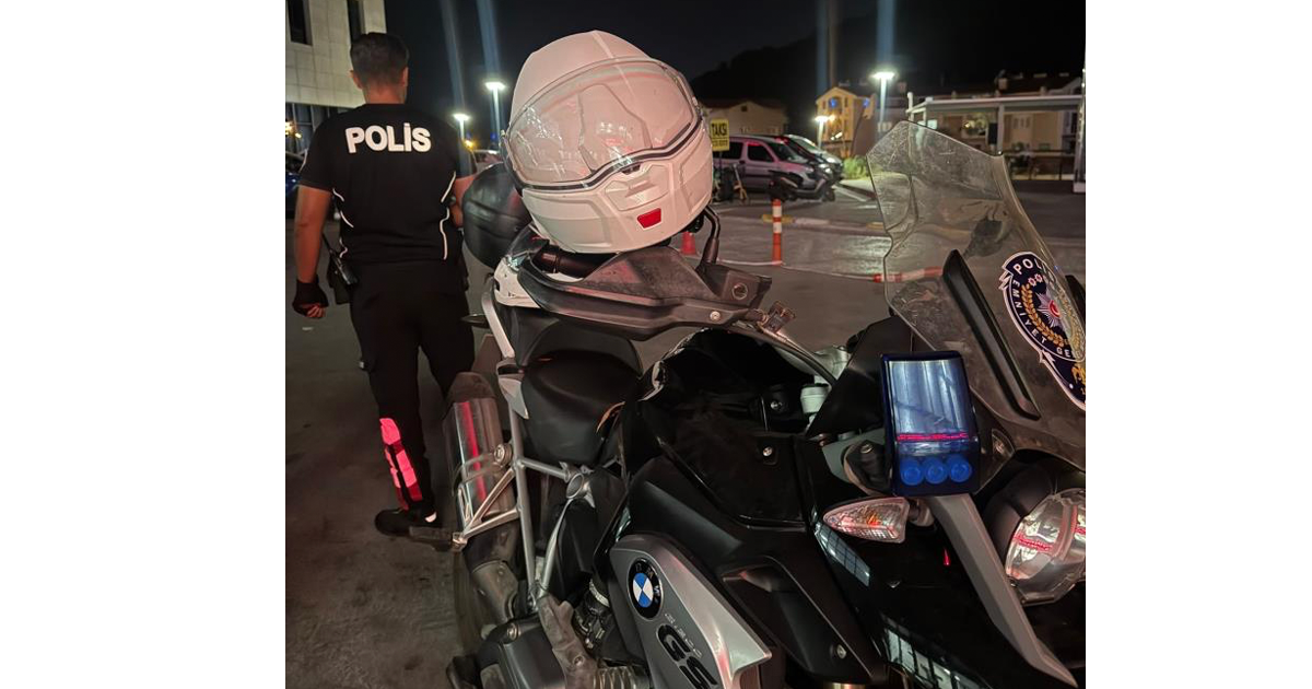 'Dur’ ihtarına uymayan 15 yaşındaki sürücü polise çarptı