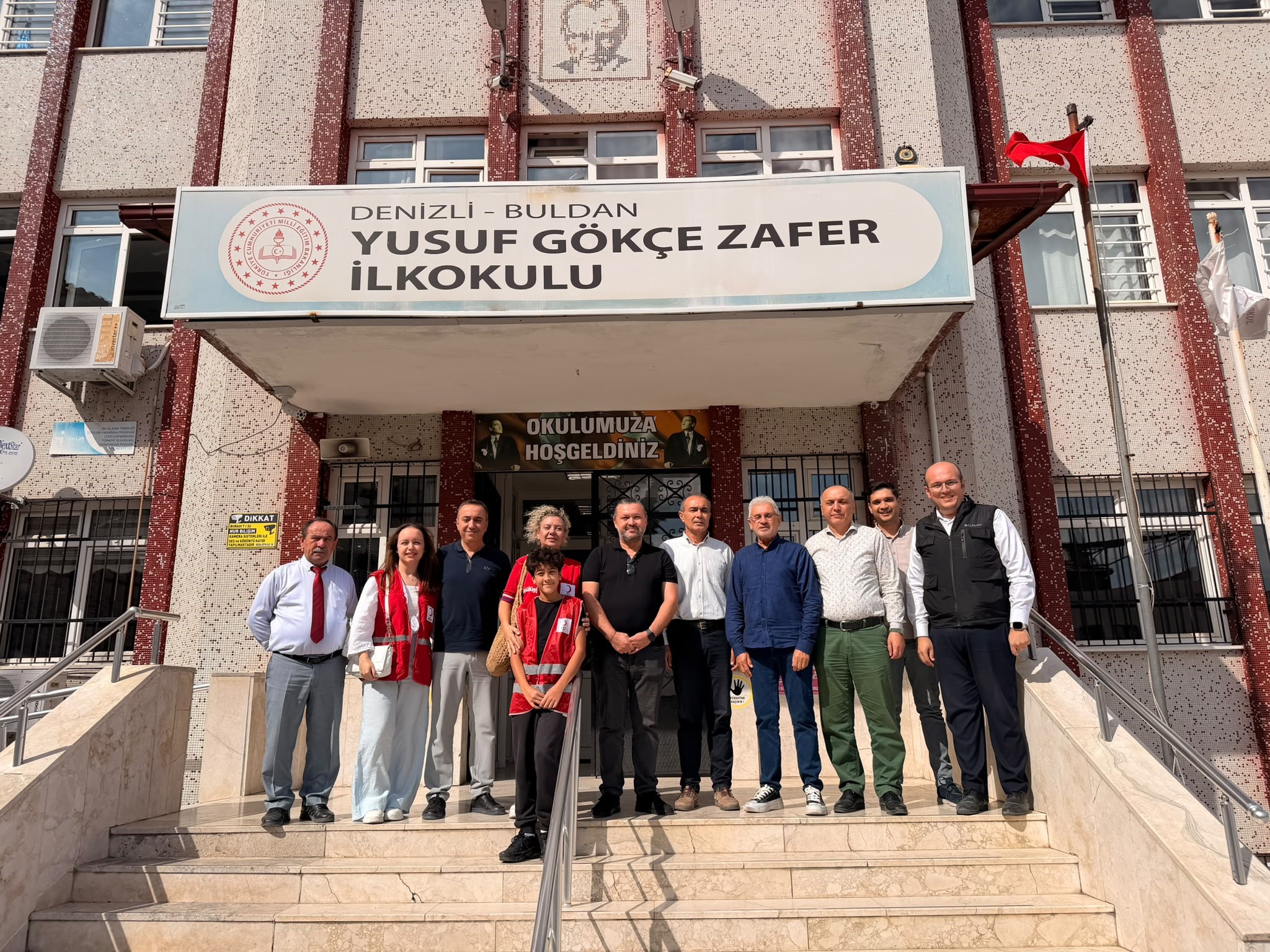 Kızılay’dan Buldanlı öğrencilere çanta ve kırtasiye desteği
