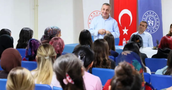 Biruni Yurdu’nda öğrencilerle iletişim toplantısı gerçekleştirildi