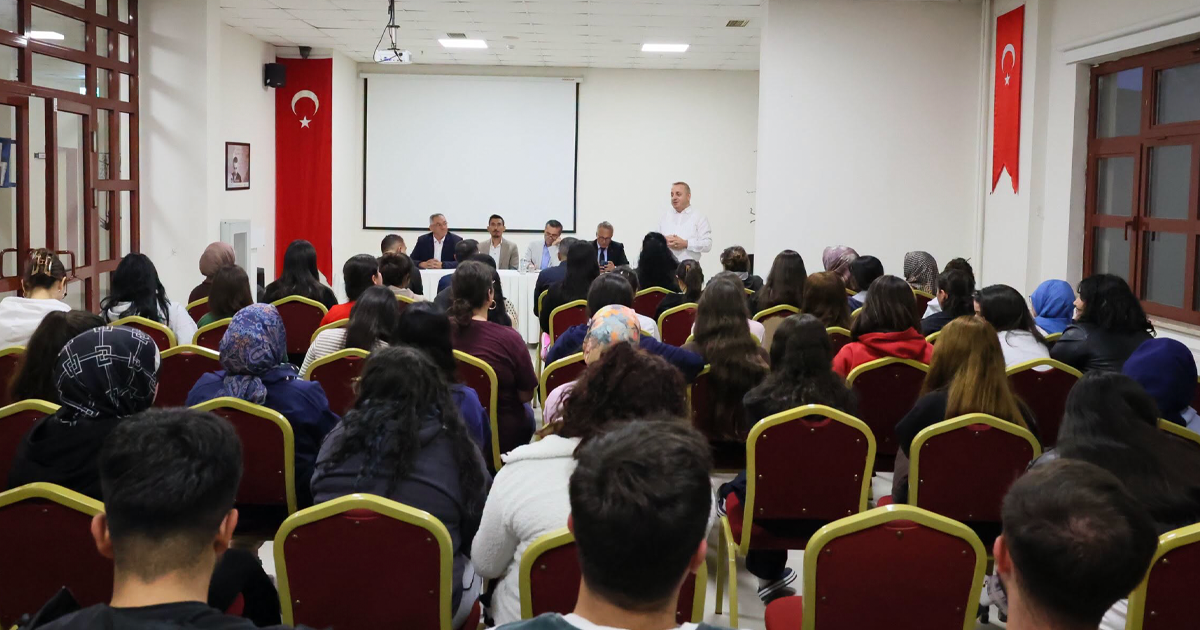 Buldan Yurdu’nda öğrencilerle iletişim toplantısı gerçekleştirildi