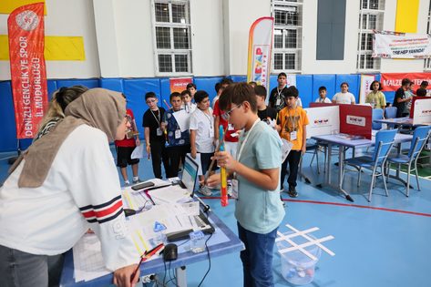 DENİZLİ’DE GENÇLER, DENEYAP SINAVINDA TER DÖKTÜ