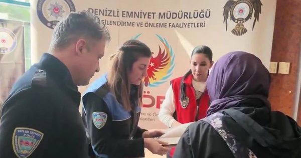 Polisten, kampüste farkındalık etkinliği