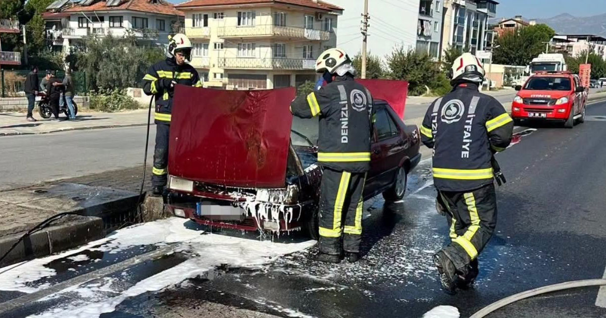 Yolda giderken alev aldı